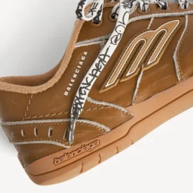 Zapatilla deportiva Hamptons para hombre, estilo desgastado medio, en color camel