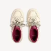 Zapatilla deportiva «Hamptons» para mujer, estilo desgastado medio, en color blanco roto/rojo Zapatilla deportiva «Hamptons» para mujer, estilo desgastado medio, en color blanco roto/rojo