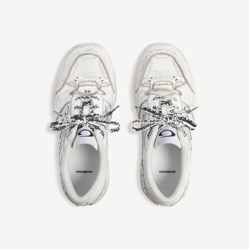 Zapatilla Hamptons para mujer, estilo desgastado medio, en blanco Zapatilla Hamptons para mujer, estilo desgastado medio, en blanco