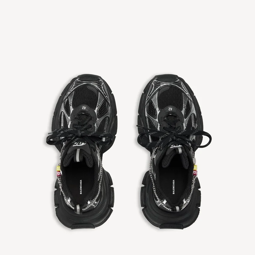 Zapatilla para hombre talla 3XL con dijes en negro/plateado Zapatilla para hombre talla 3XL con dijes en negro/plateado