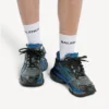 Zapatilla Runner de malla degradada para hombre en negro/azul/gris