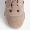 Zapatilla urbana para mujer en color sésamo Zapatilla urbana para mujer en color sésamo